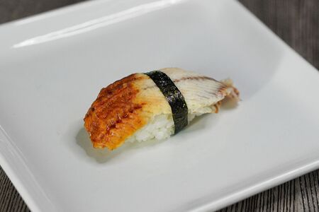 Суши с угрем