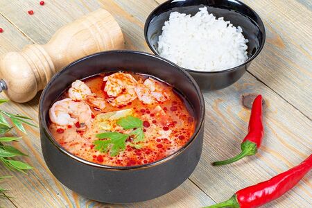 Том ям с креветками