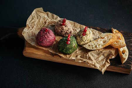 Ассорти пхали