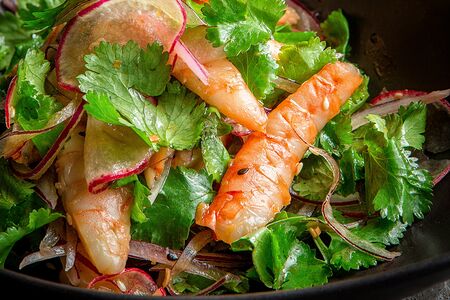 Севиче из тигровых креветок, заправленных соусом лемонграсс