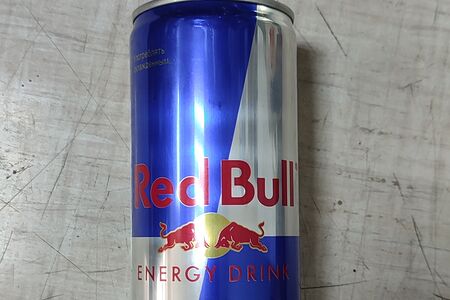 Энергетический напиток Red Bull большой