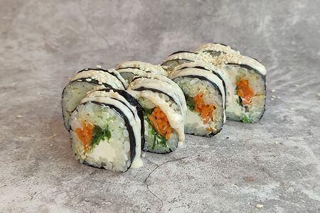 Ролл с чукой и корейской морковкой