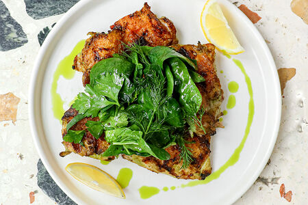 Курица на гриле в пряных травах