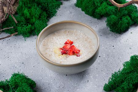 Овсянка на кокосовом молоке со свежими ягодами