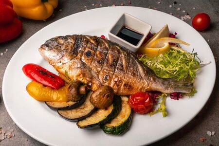 Дорадо с овощами гриль