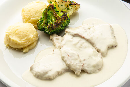 Медальон из индейки с горгонзолой