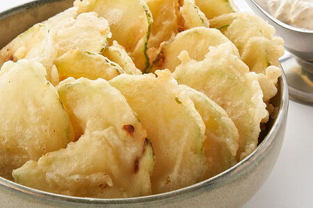 Хрустящие цукини с соусом айоли