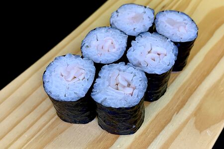 Ролл с кальмаром классический