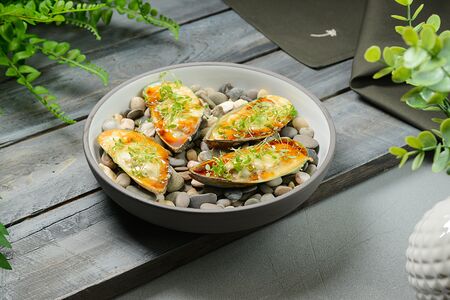 Мидии запеченные в азиатском соусе