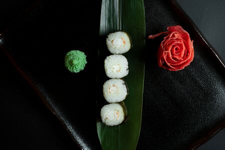 Маки-ролл с креветкой