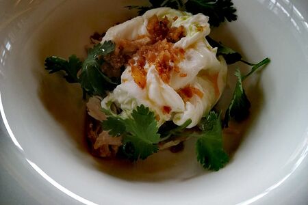 Чихиртма из домашней курицы с яйцом пашот