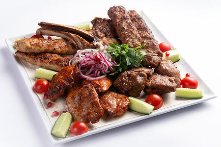 Мясное ассорти на мангале