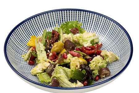 Критский салат с сыром, винoградом и лимонами