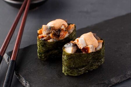 Запечённые суши Угорь