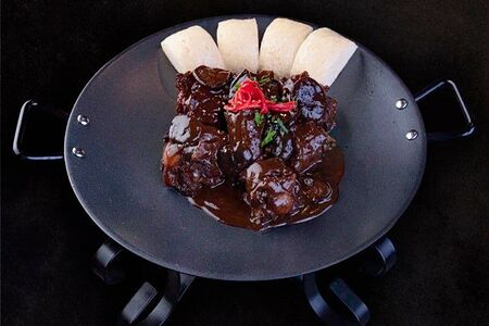 Говяжьи хвосты в пряном соусе