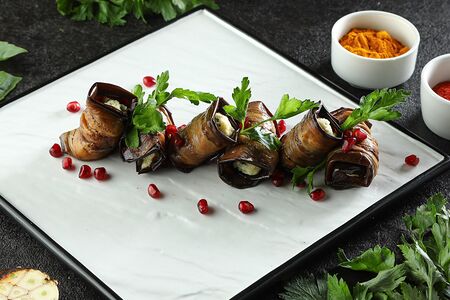 Рулетики из баклажанов с сыром