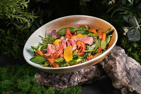 Салат с ростбифом