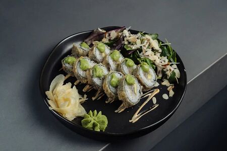 Криспи ролл с креветкой и сладким васаби