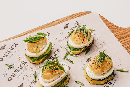 Клевые бутеры на печеном картофеле с щучьей икрой