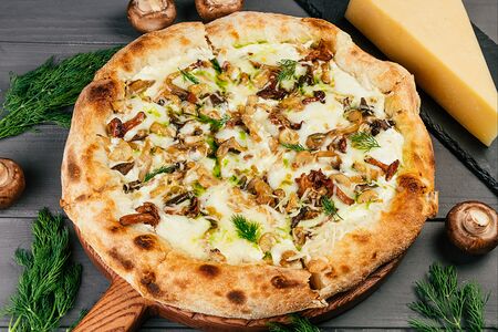 Пицца с лесными грибами