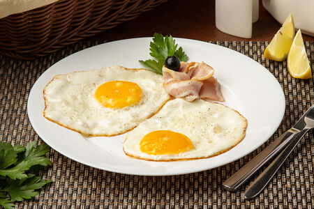 Яйцо жареное (глазунья)