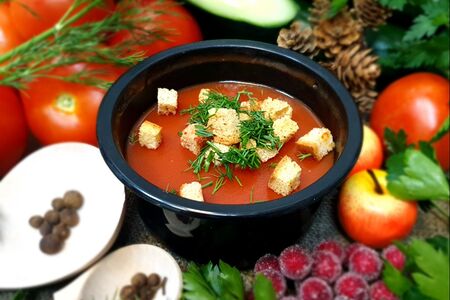 Суп томатный с гренками