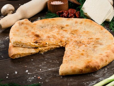 Пирог с сыром и вялеными томатами