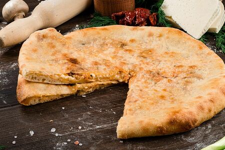 Пирог с сыром и вялеными томатами