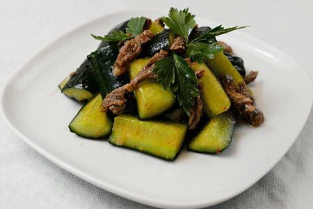 Битые огурчики с говядиной