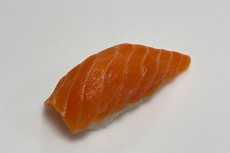 Суши с лососем