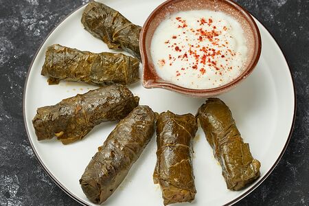 Долма с винoградными листьями