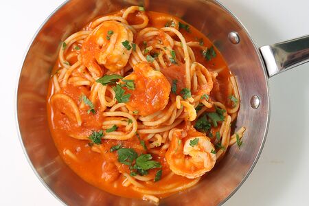 Паста с креветками в томатном соусе
