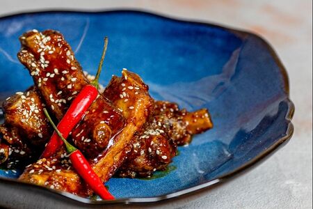 Свиные ребрышки в соусе