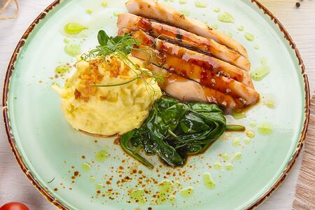 Куриная грудка в соусе Токио с картофельным пюре