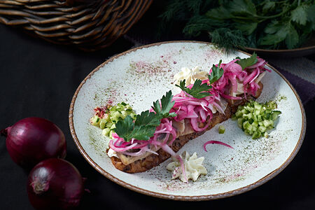 Сельдь на картофельной тортилье