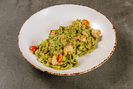 Паста с креветками и фисташковым песто