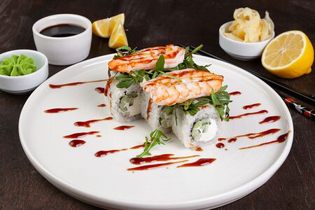 Ролл с креветкой