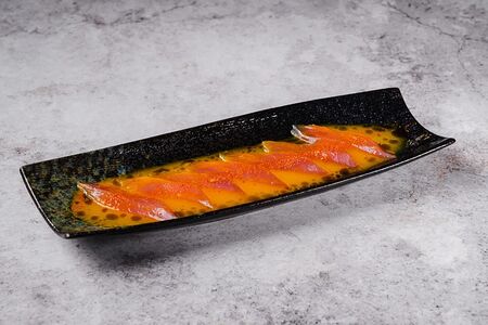 Татаки из лосося с соусом тосазу