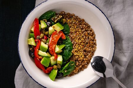 Гречка с запечённым перцем и авокадо