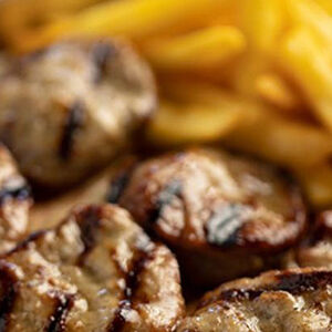 Котлеты на мангале и картофель фри