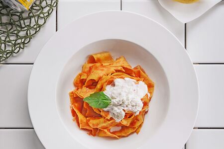 Тальятелле Помодоро с базиликом и Страчателлой