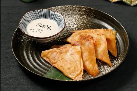 Спринг-роллы с крабом и творожным сыром