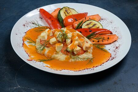 Курица с фетаксой и перечным соусом