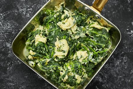 Шпинат с яйцом