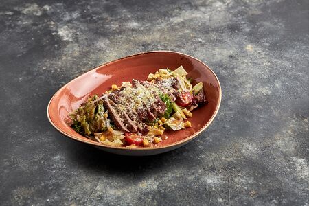 Стейк-салат с говядиной