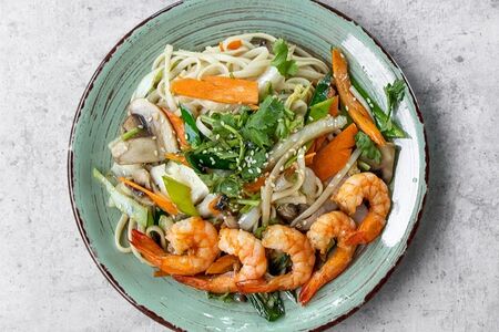 Удон с креветками