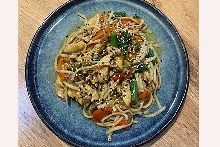 Удон с курицей под соусом терияки