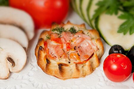 Перепечки с ветчиной, томатами и сыром 16 шт