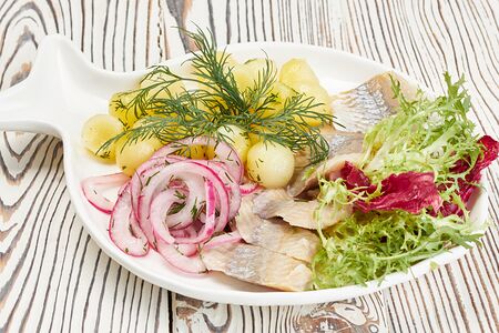 Сельдь с отварным с картофелем