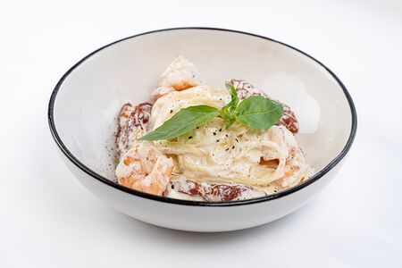 Паста с вялеными томатами и креветками